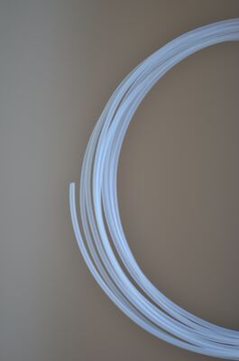 अच्छी कीमत स्पष्ट घनत्व 1.26 से 1.38 G cm3 PolyTetraFluoroEthylene कठोर रासायनिक वातावरण में गास्केट वाल्व और सील के निर्माण के लिए आदर्श ऑनलाइन