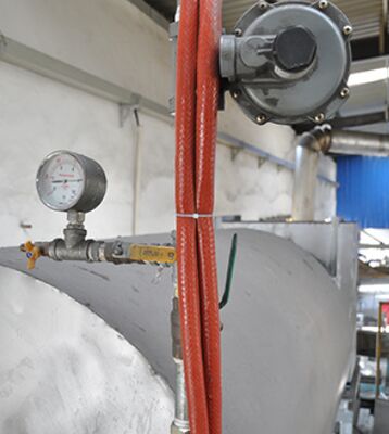 अच्छी कीमत सिलिकॉन फाइबरग्लास आस्तीन का बहुमुखी उपयोग अच्छी कठोरता, मोड़ प्रतिरोध, घर्षण प्रतिरोध ऑनलाइन